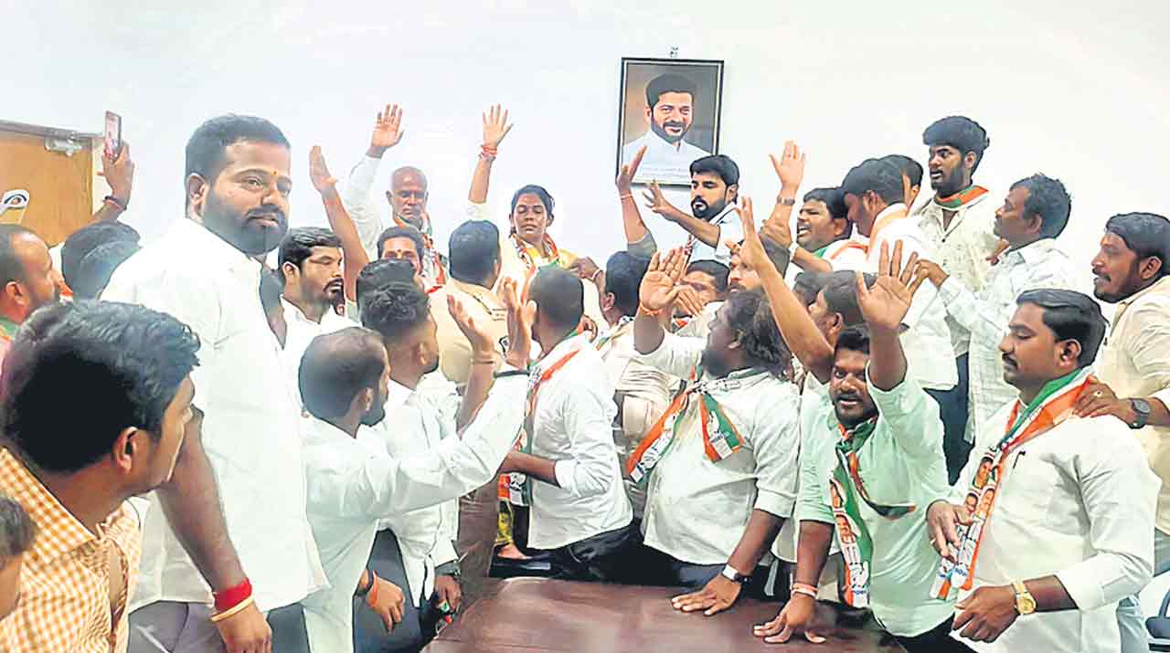 KCR Camp Office | హద్దుమీరిన అరాచకం..కేసీఆర్‌ క్యాంప్‌పై వంద మంది కాంగ్రెస్‌ మూకల దాడి