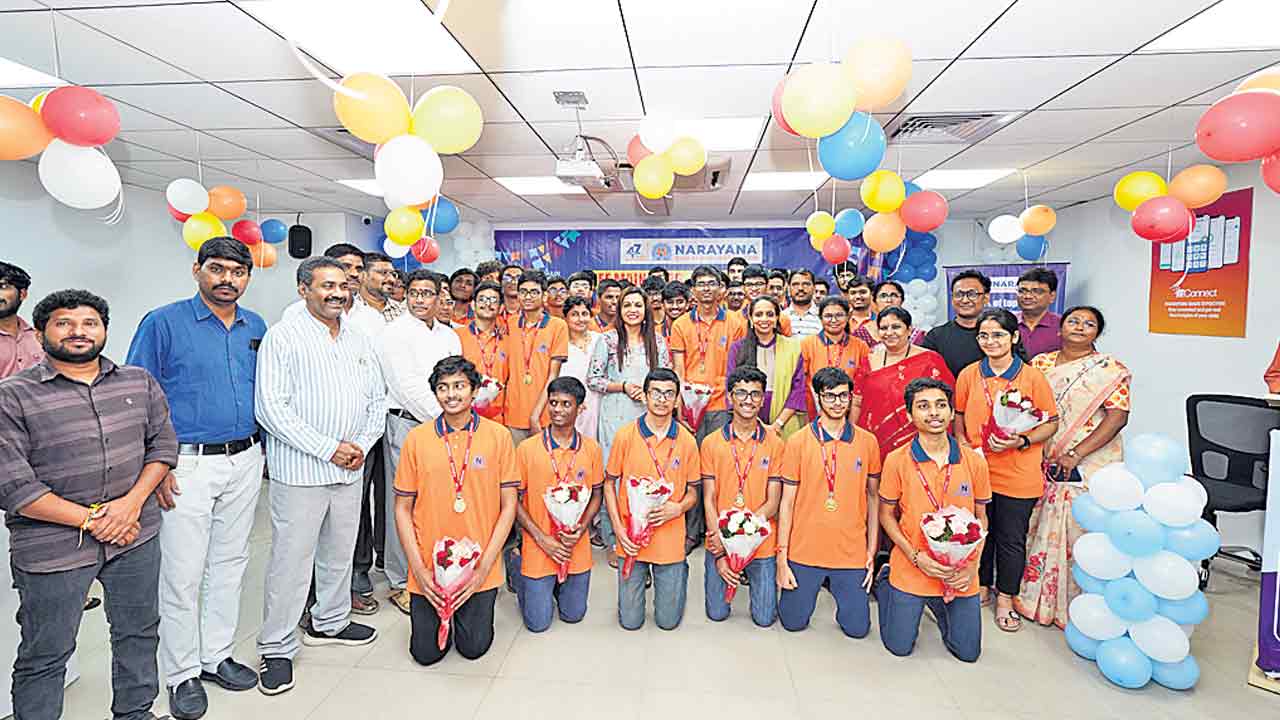 టాప్‌ ర్యాంకులతో చరిత్ర సృష్టించిన నారాయణ