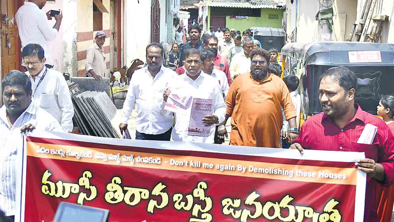పేదల ఇండ్లు కూలిస్తే ఉద్యమిస్తాం