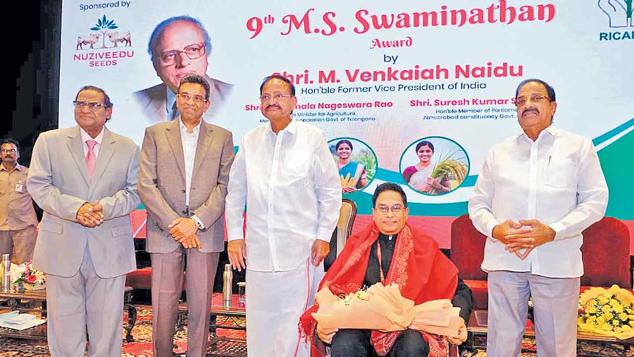 శ్రీనివాస్‌రావు కృషి ప్రశంసనీయం