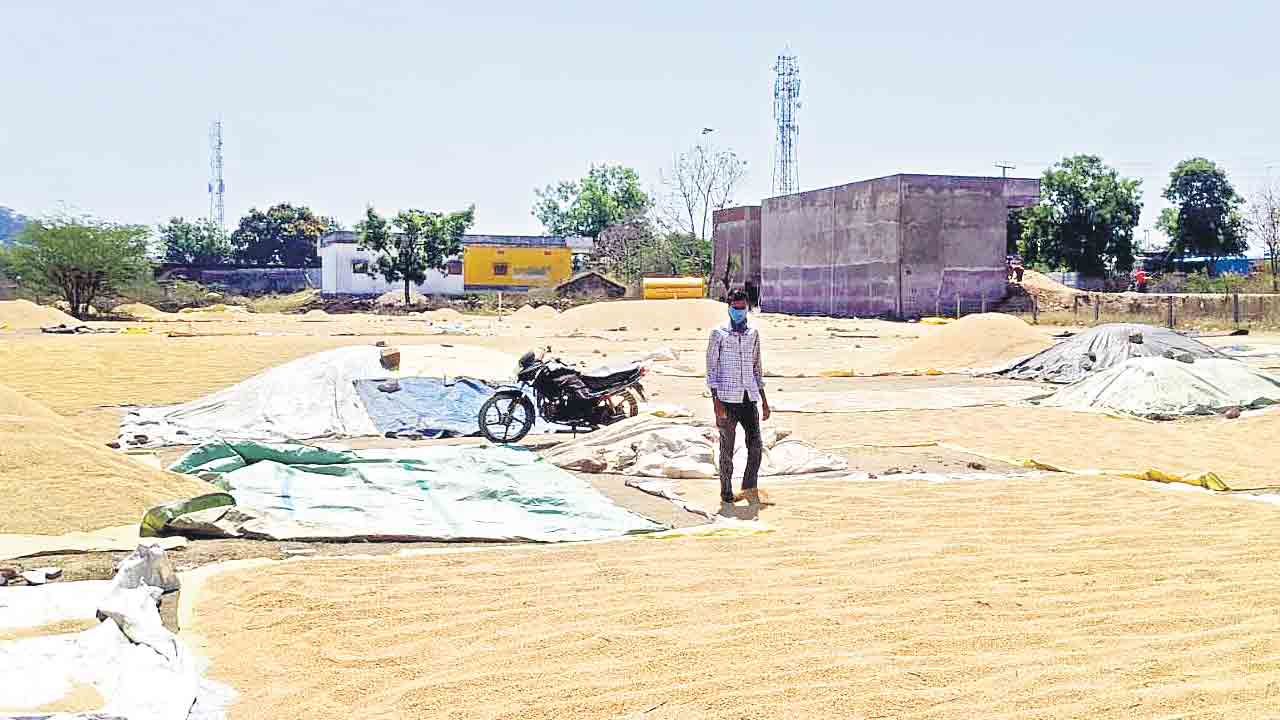 కొనుగోలు కేంద్రాల జాడేదీ?