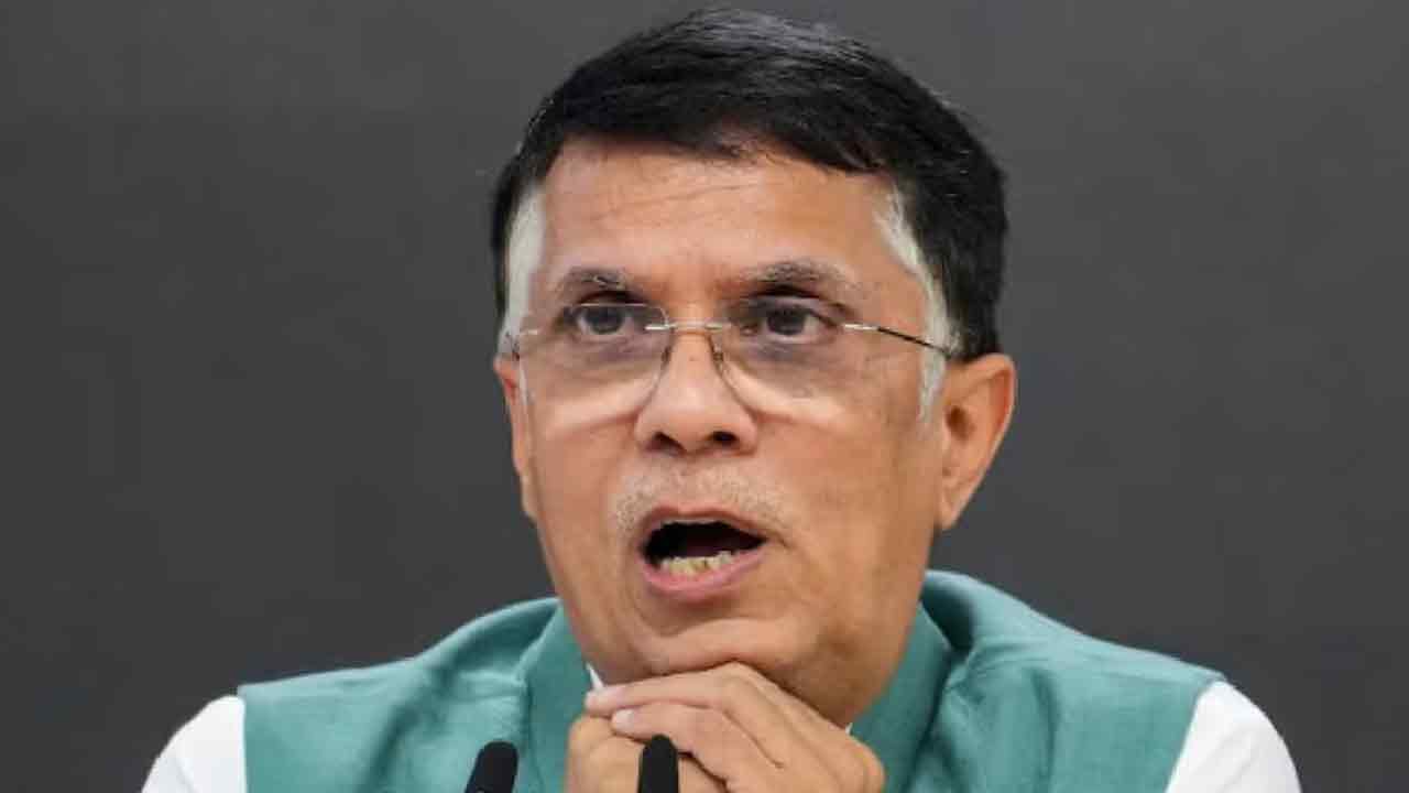 పవన్‌ ఖేరా ఇంట్లో పోలీసు సోదాలు