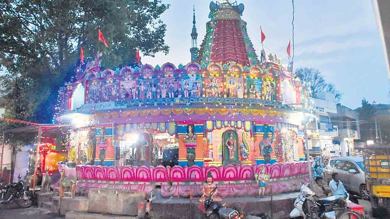 ముస్తాబైన అంజన్న