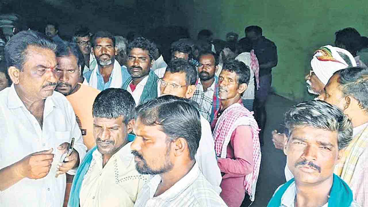 బీర్కూర్ సొసైటీ ముట్టడి