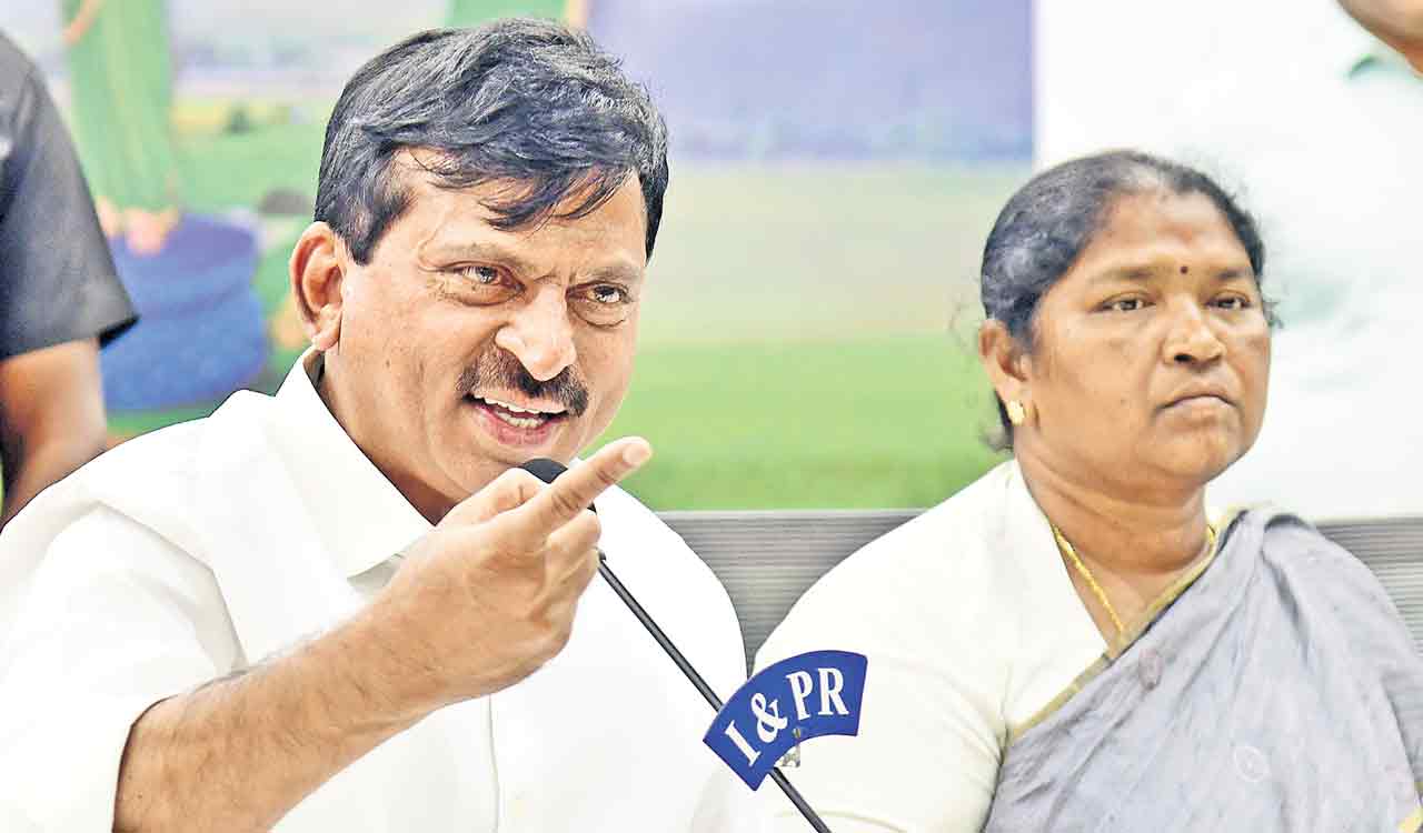 ప్రశ్నలు అడగ్గానే మైక్‌ ఆఫ్‌