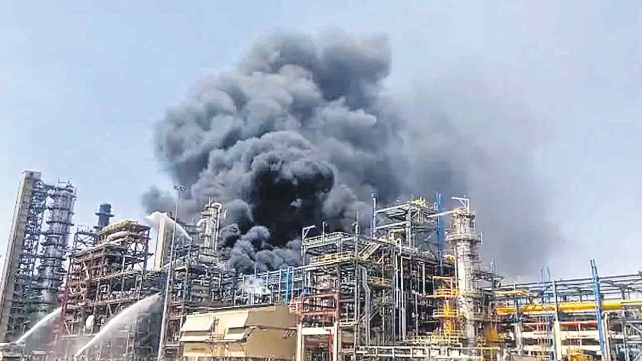 రిఫైనరీలో భారీ అగ్ని ప్రమాదం