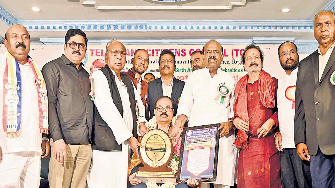 ఫూలే జీవితం అందరికీ ఆదర్శంl