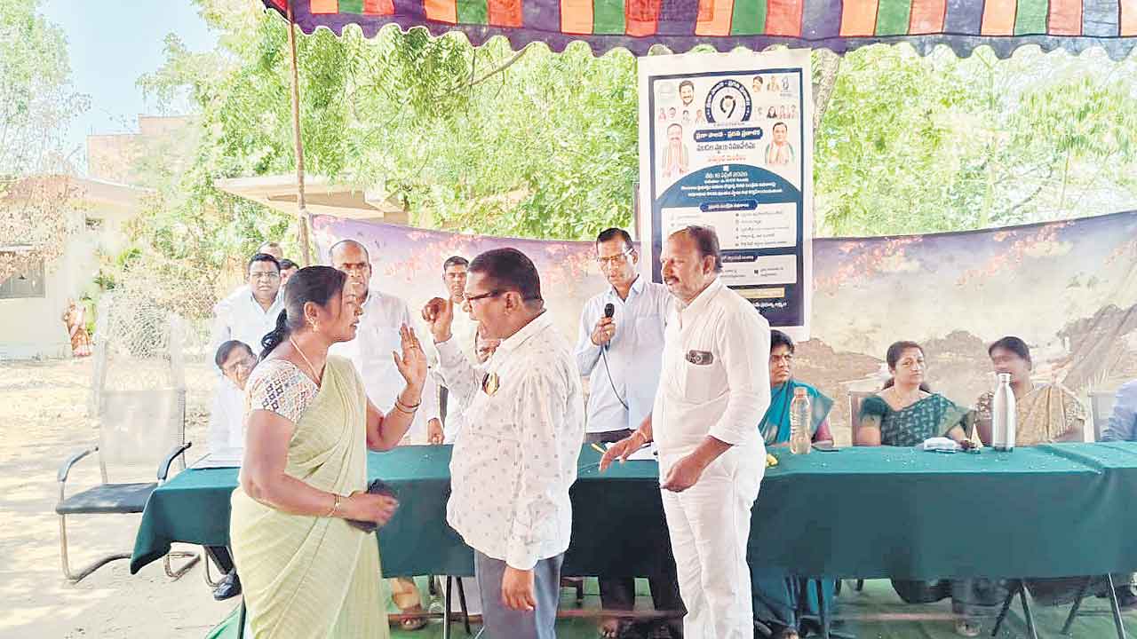 నిలదీతలు.. నిరసనలు