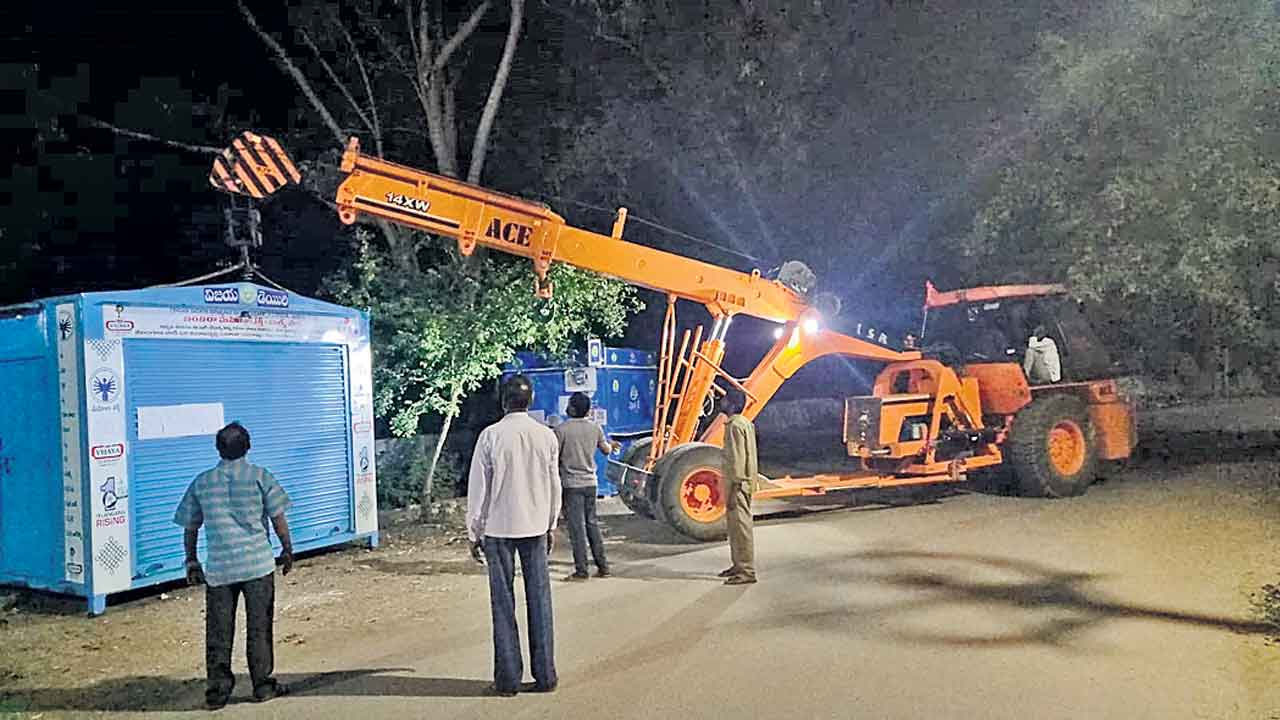 హైకోర్టు ఆదేశాలు.. కలెక్టర్‌ బేఖాతర్‌