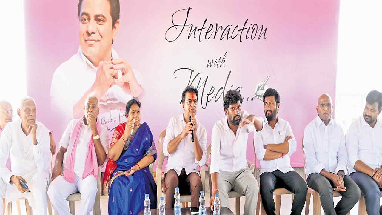 KTR | మరింత దూకుడుగా ప్రజల్లోకి వెళ్తాం.. నాయకత్వంతో చర్చించాకే పాదయాత్రపై నిర్ణయం.. మీడియాతో చిట్‌చాట్‌లో కేటీఆర్‌