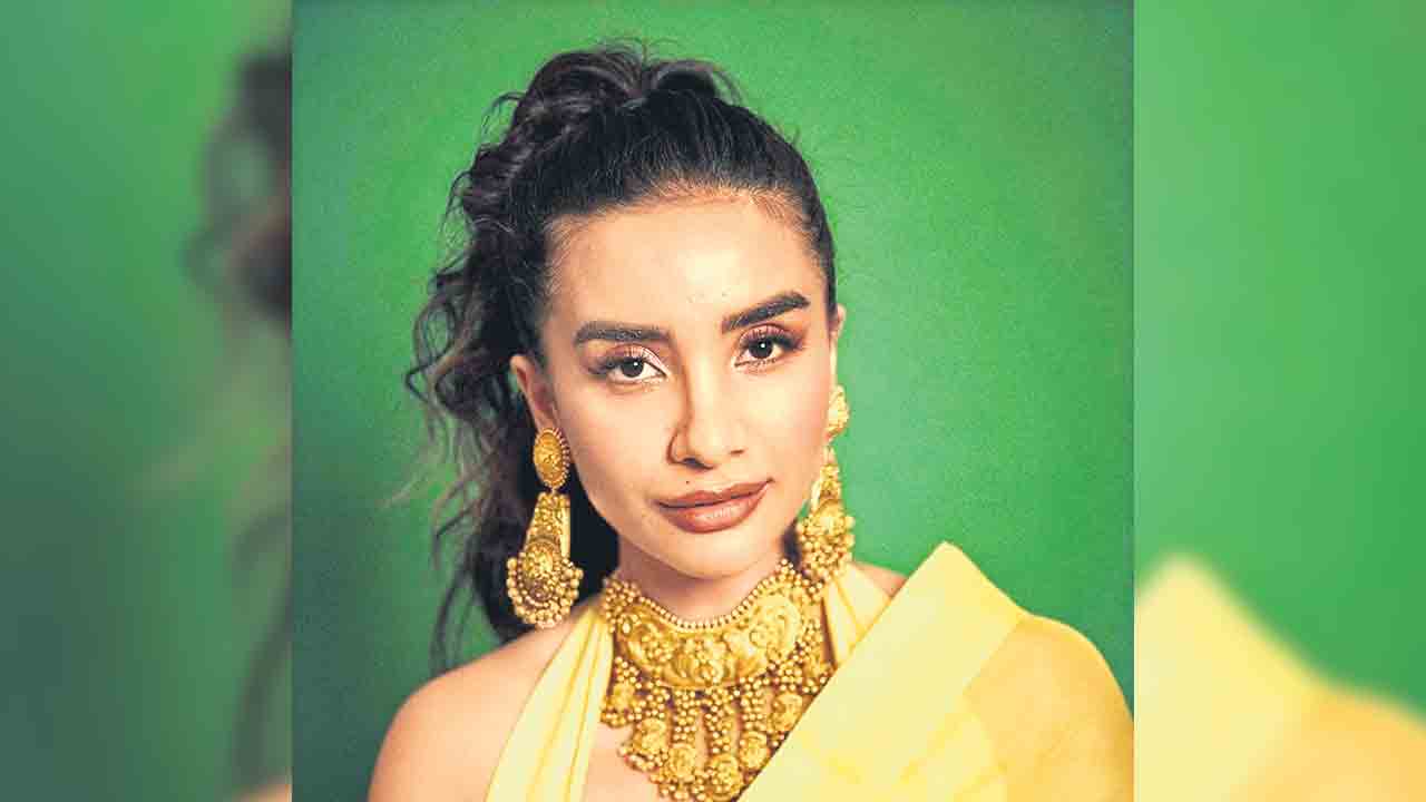 నేనేం కూర్చొని తినలేదు