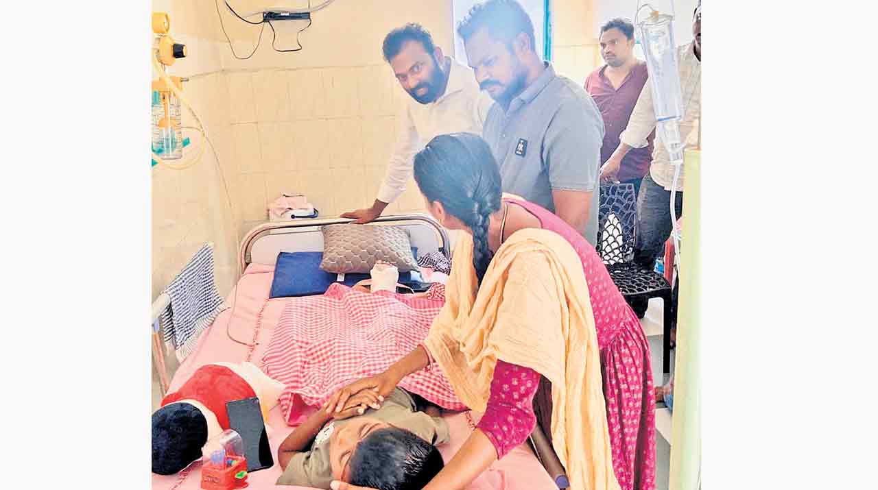 ‘మేడారం’ దారుణానికి మంత్రులదే బాధ్యత