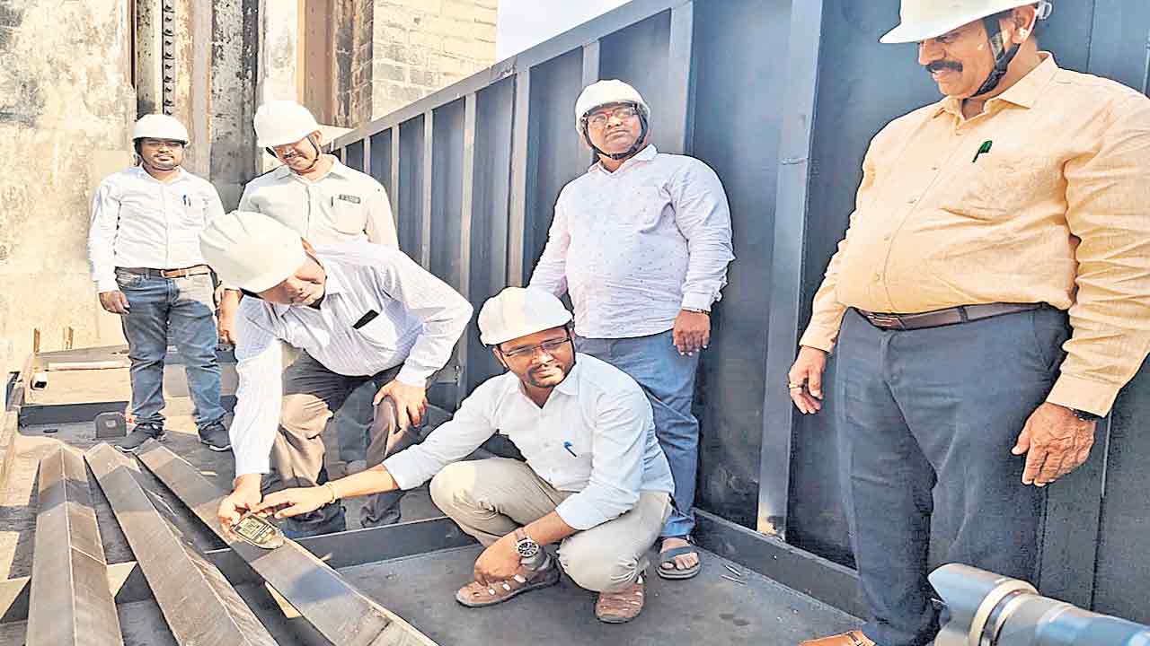 తుంగభద్ర డ్యాం క్రస్ట్‌గేట్లు బిగింపు