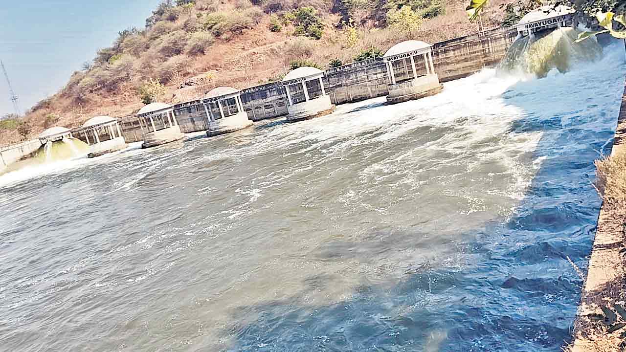 ఎదురెక్కుతున్న కాళేశ్వరం జలాలు