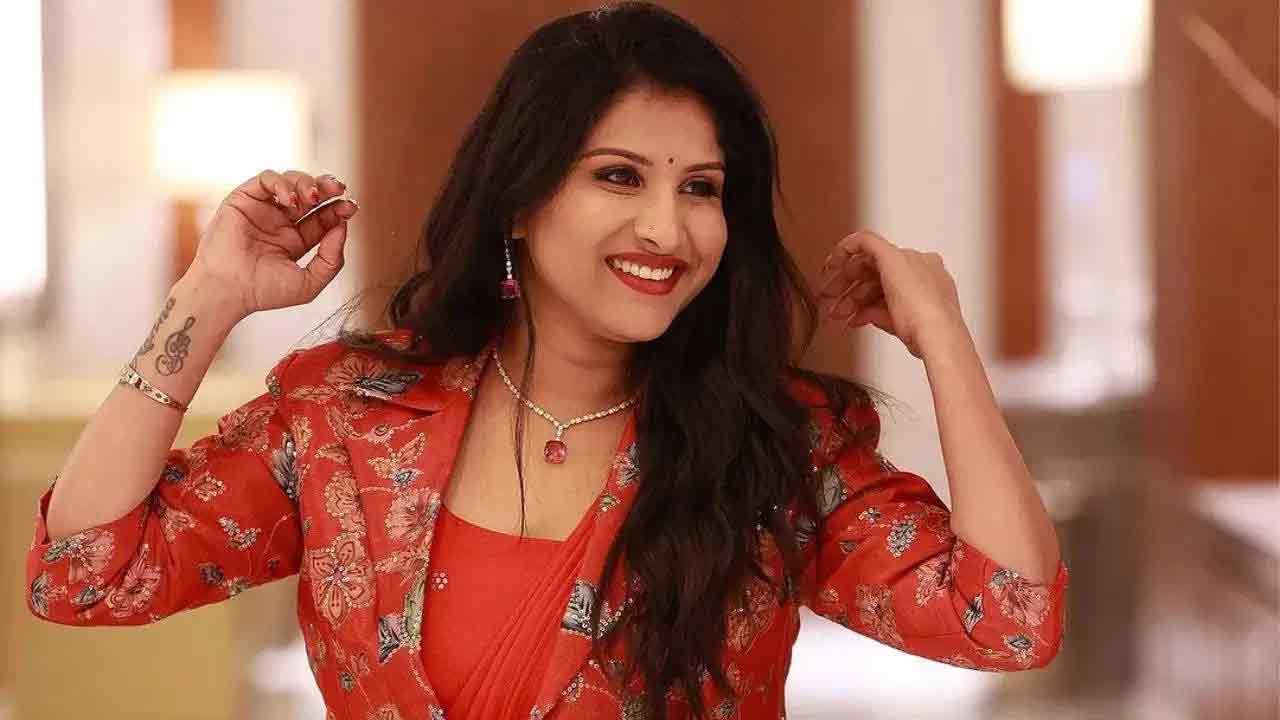 Singer Mangli | సింగర్‌ మంగ్లీపై చీటింగ్‌ కేసు..పెట్టుబడుల పేరుతో రూ.కోట్లు సేకరించినట్టు ఫిర్యాదు