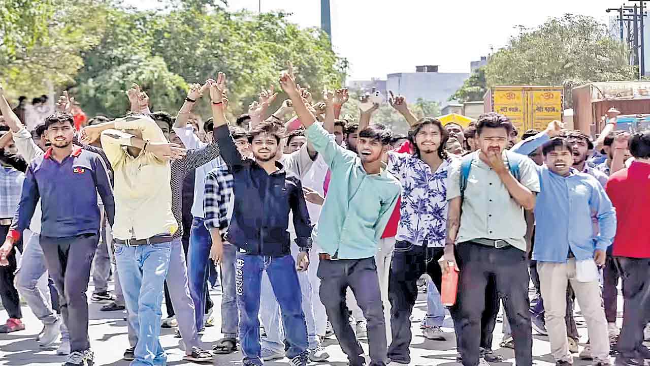 నోయిడాలో మళ్లీ నిరసనలు