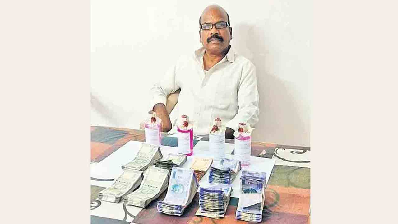 కల్లుదుకాణం తరలింపునకు రూ.2లక్షలు డిమాండ్