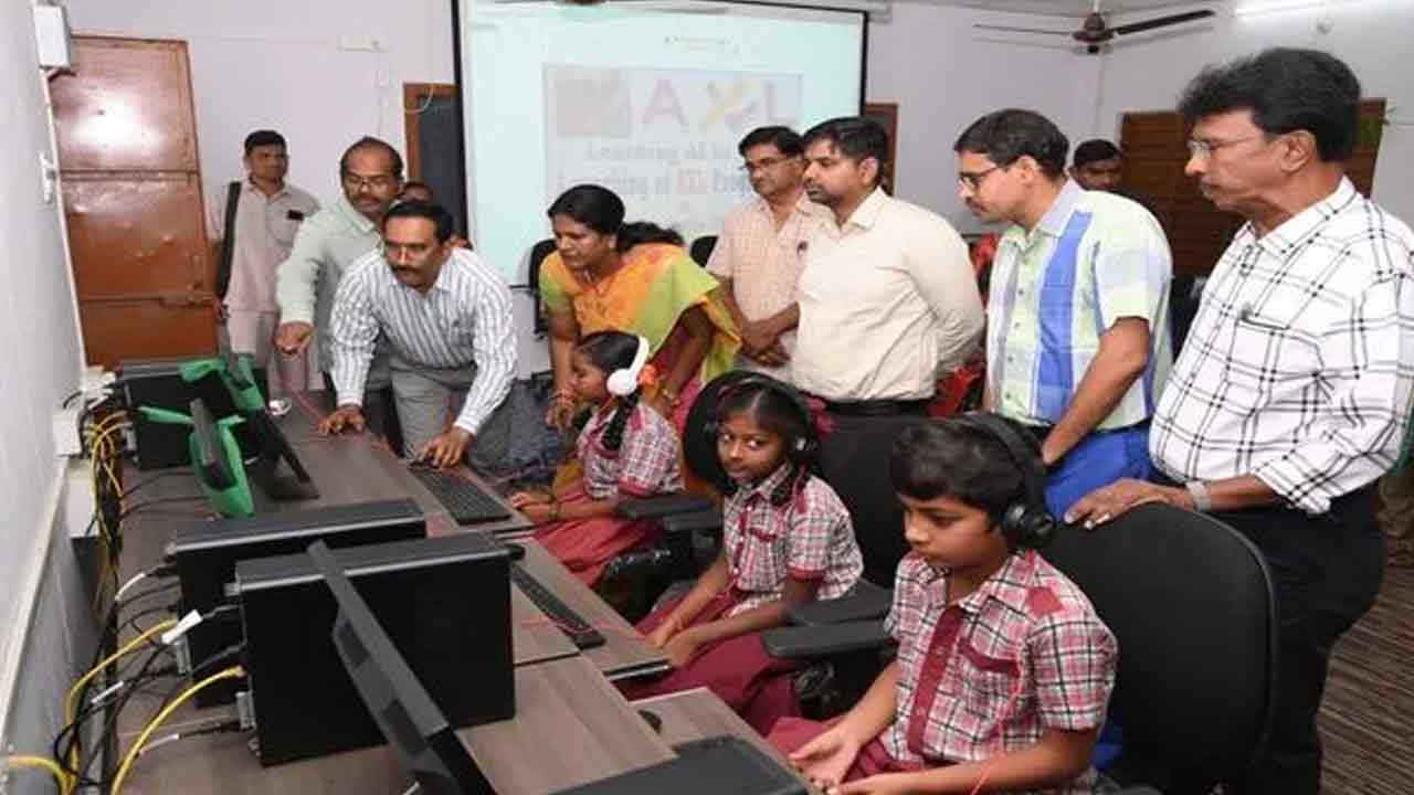 విద్యార్థులు ఏఐ వేగాన్ని అందుకోవాలి : లక్ష్మీనారాయణ