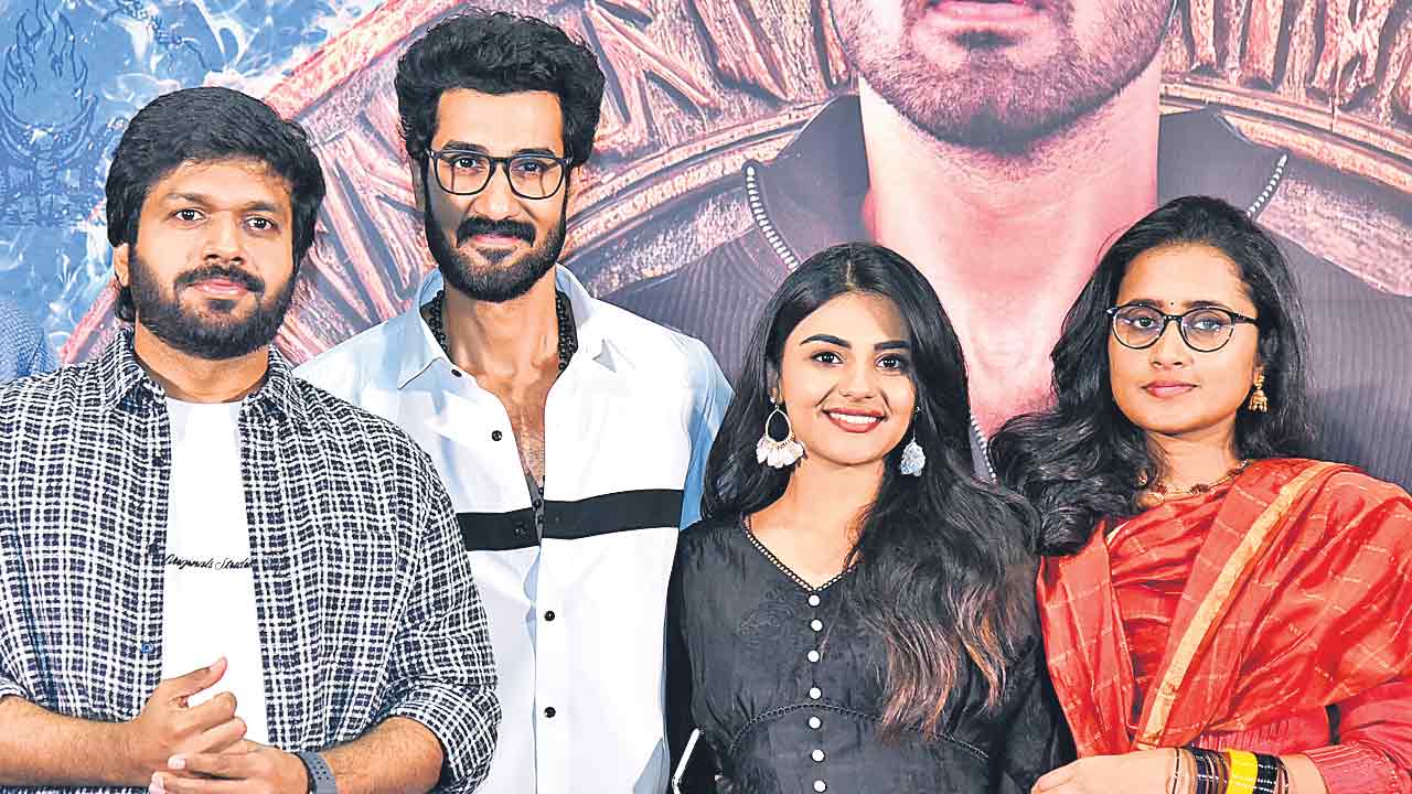 ఇద్దరమ్మాయిల విజయమిది!