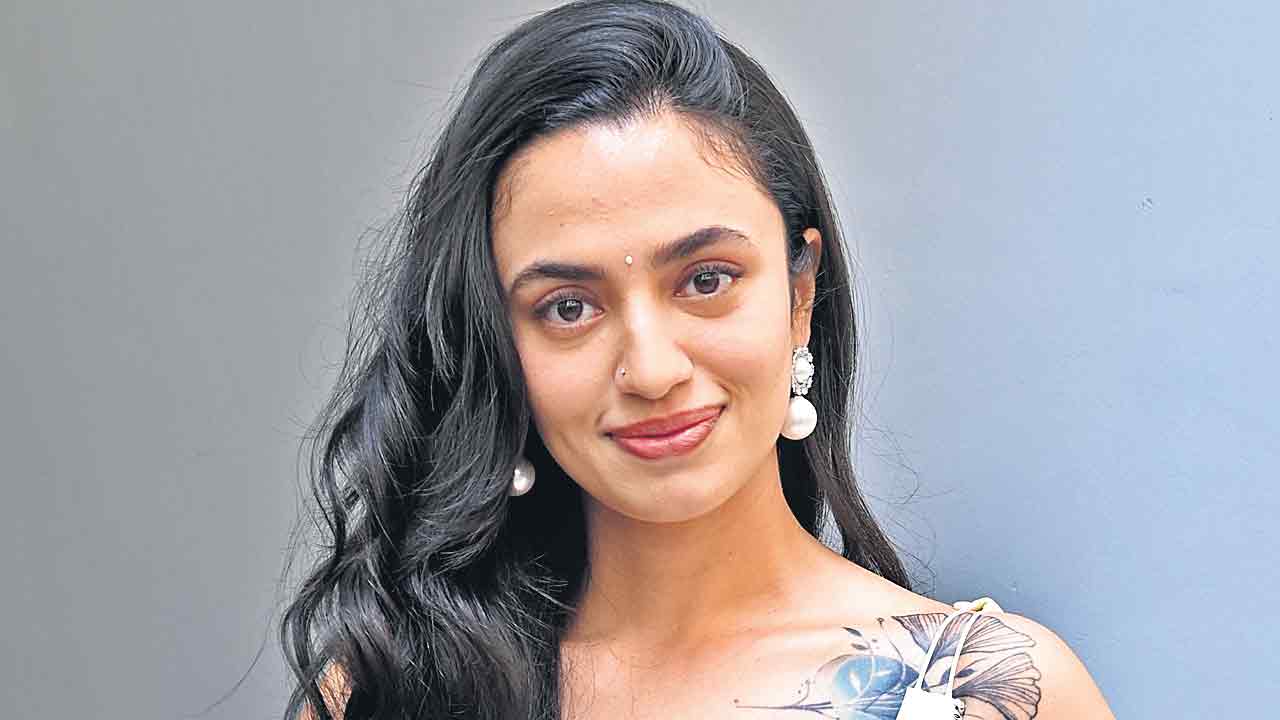 మూడు కాలాల్లో సాగే కథ