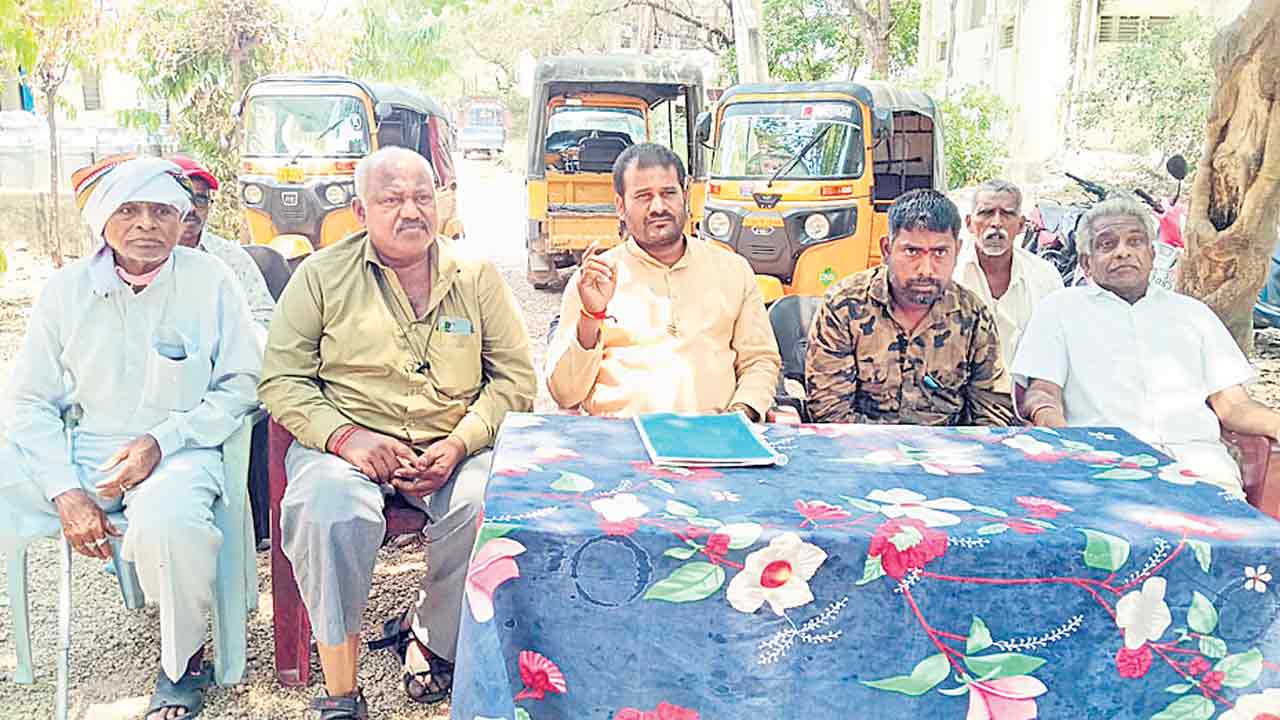 బలిసిందా.. ఎక్స్‌ట్రా చేస్తున్నవ్‌!