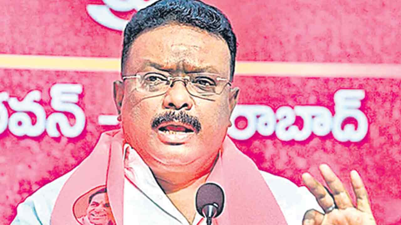 అంబేద్కర్‌ విగ్రహానికి విముక్తి కలిగేనా? : దాసోజు