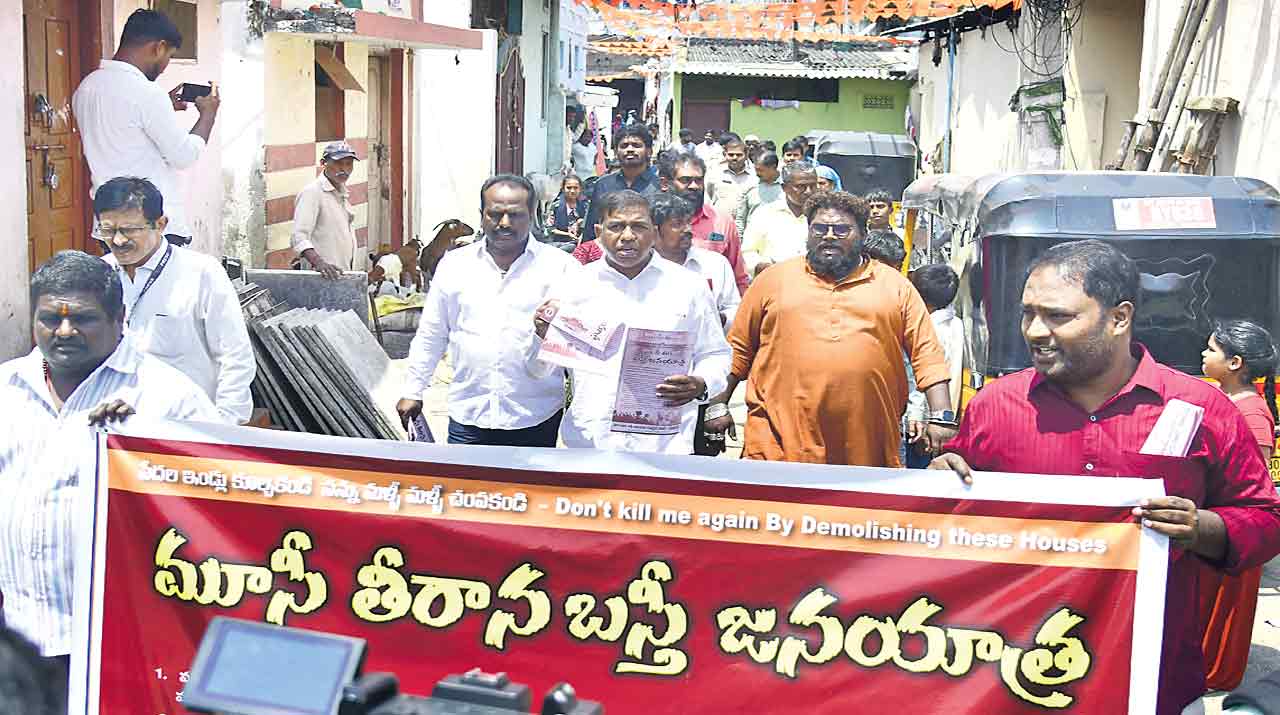 పేదల ఇండ్లు కూలిస్తే ఉద్యమిస్తాం