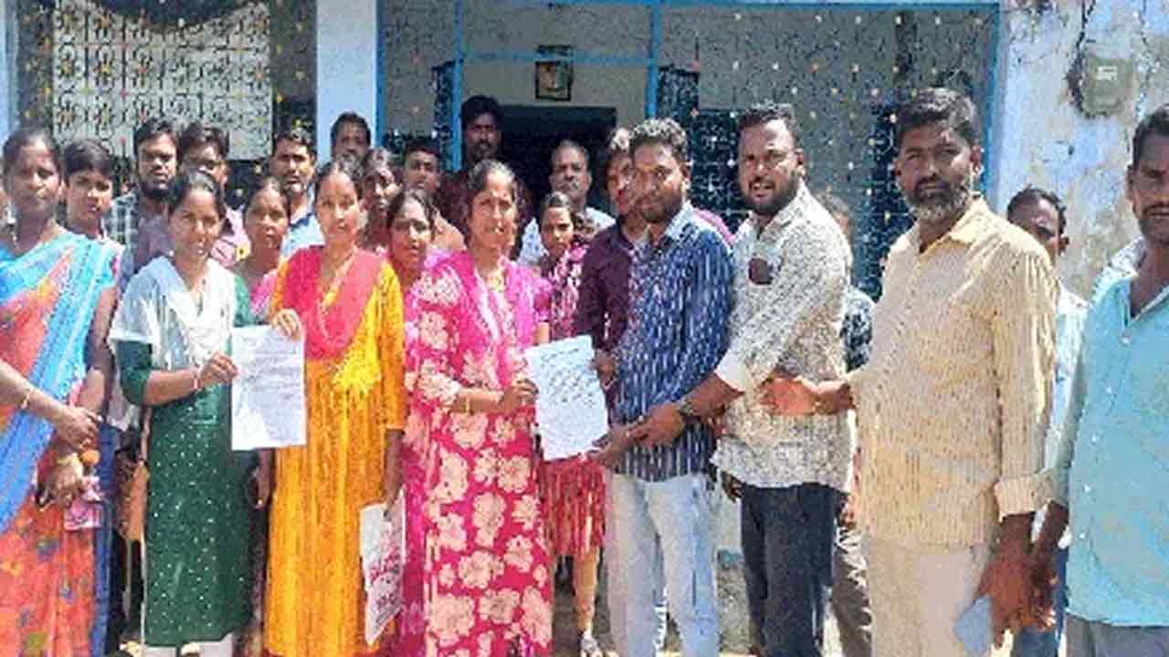 తిరగబడ్డ ప్రజాసంఘాలు