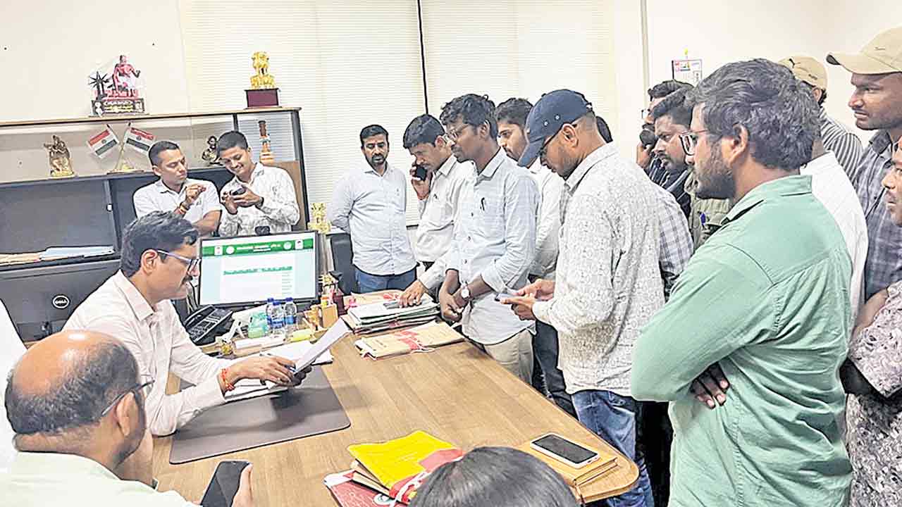 నిబంధనలు తొకిపెట్టి.. ఏఈవోలతో వెట్టి..