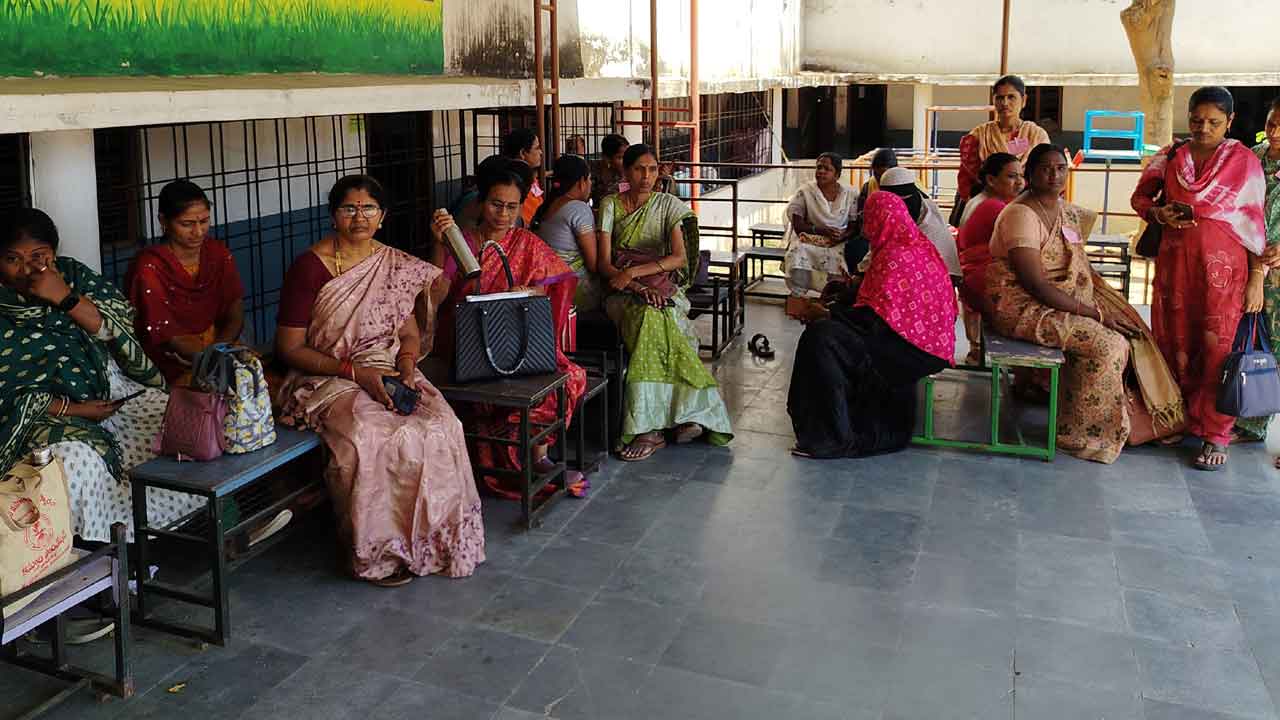 ఏడాదిగా.. ఎదురు చూపులే..