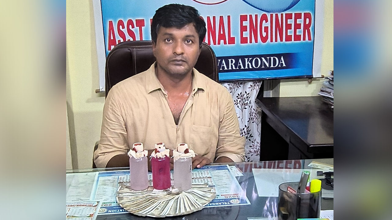 ACB Net | రూ.30 వేలు లంచం తీసుకుంటూ ఏసీబీకి రెడ్‌హ్యండెడ్‌గా పట్టుబడ్డ విద్యుత్‌ శాఖ ఏడీఈ