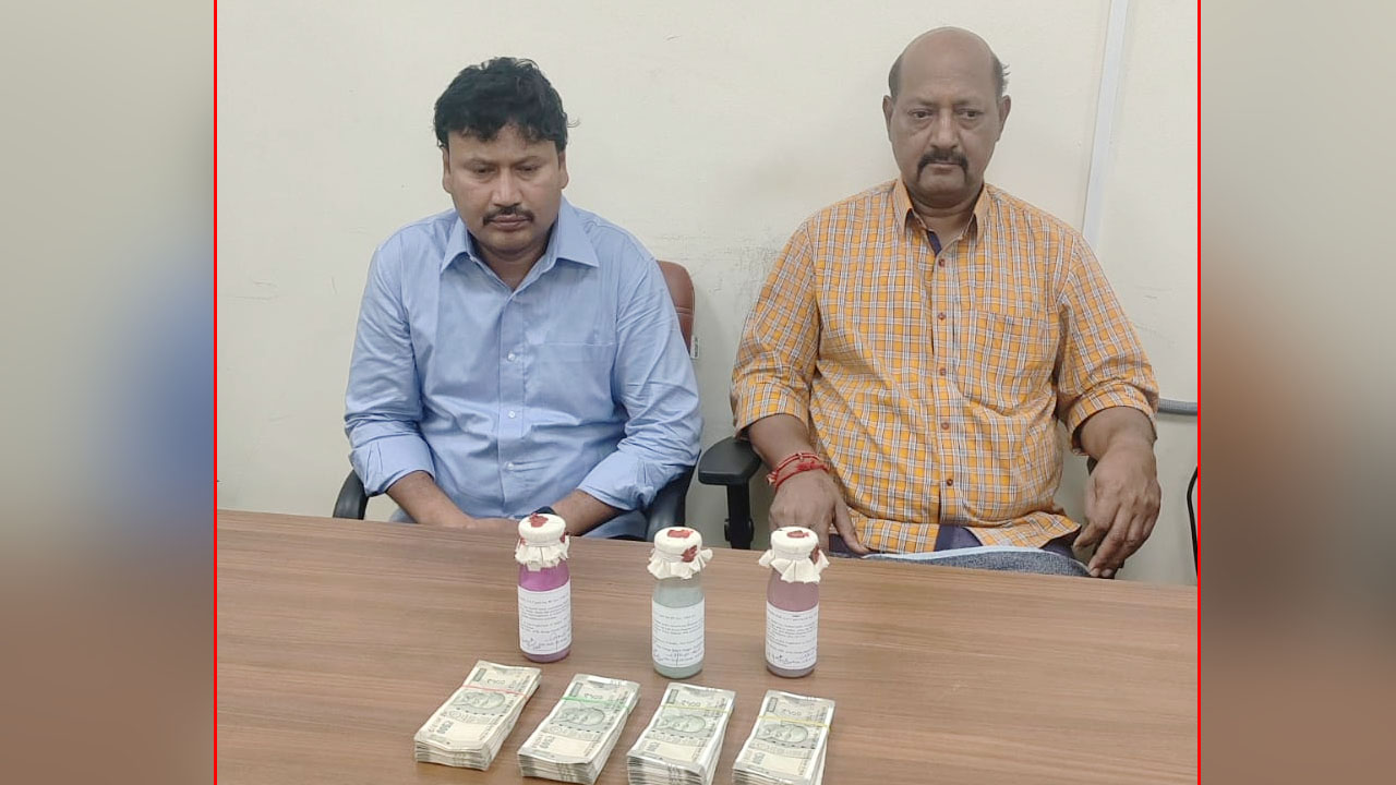 ACB Net | ఏసీబీ వలలో మరో ఇద్దరు పోలీసు అధికారులు.. లంచం తీసుకుంటూ పట్టివేత