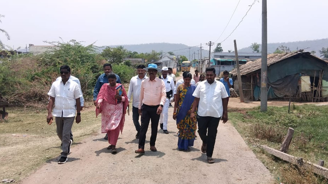 Government Benefits | ప్రభుత్వ ప్రయోజనాలు అందరికీ అందాలి : అదనపు కలెక్టర్ చంద్రయ్య