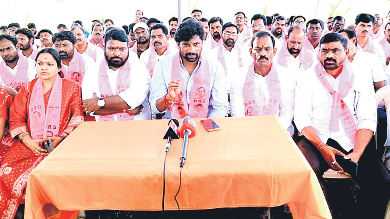 ఆదిలాబాద్‌ను ఆగం చేస్తున్నరు