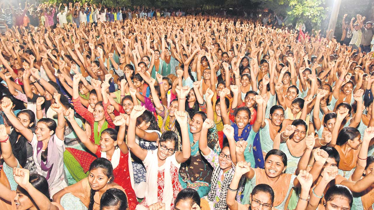 ఇంటర్‌ ఫలితాల్లో సత్తా