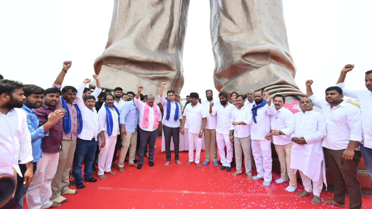 Ambedkar Jayanti | రాజ్యాంగ నిర్మాత బీఆర్‌ అంబేద్కర్‌ మహా విగ్రహం దగ్గర బీఆర్‌ఎస్‌ పార్టీ నివాళులు