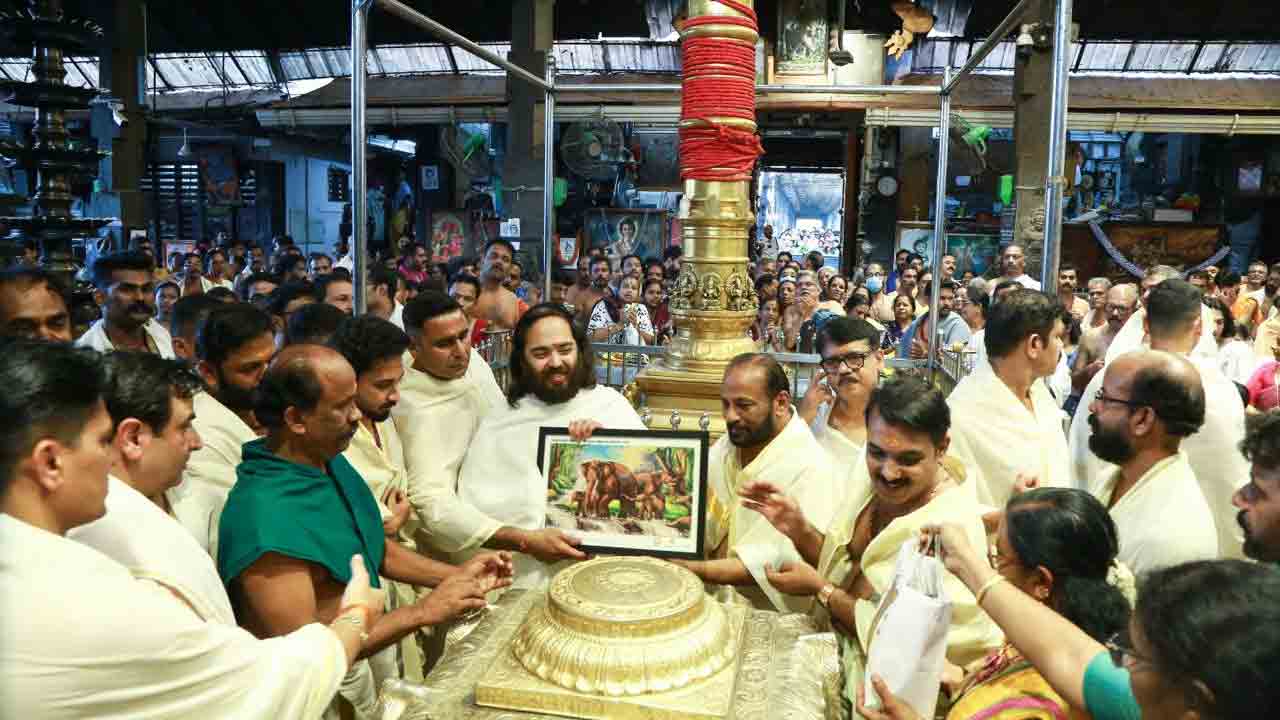 Anant Ambani | ఆధ్యాత్మిక సేవలో అంబానీ వారసుడు.. గురువాయూర్, రాజరాజేశ్వరం ఆలయాలకు రూ.18 కోట్ల సాయం!