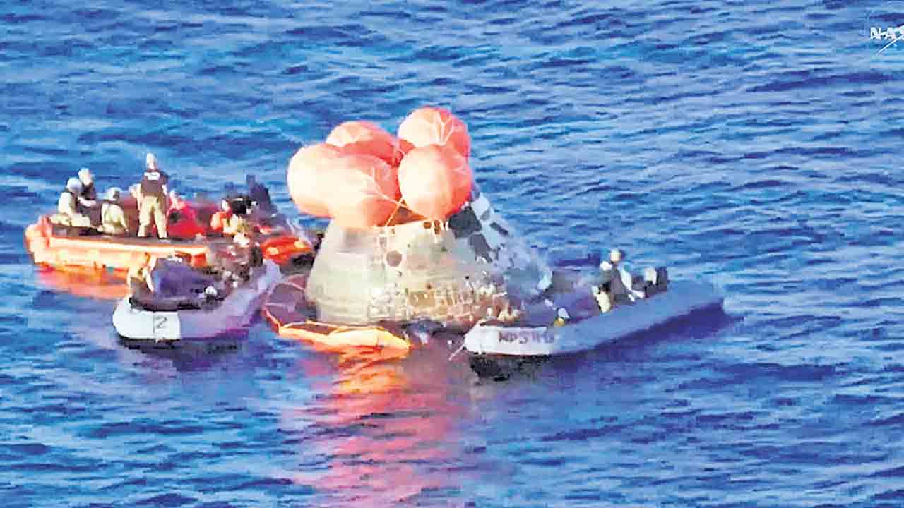 భూమికి చేరిన ఆర్టెమిస్‌-2 వ్యోమగాములు