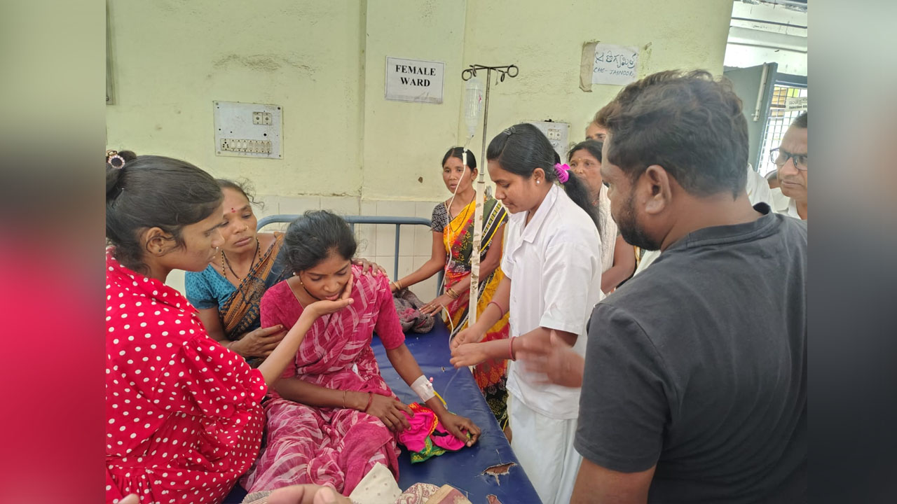 Heatstroke | వడదెబ్బకు ఉపాధి కూలి మృతి.. మరో ఎనిమిది మందికి అస్వస్థత.. ఆసుపత్రికి తరలింపు