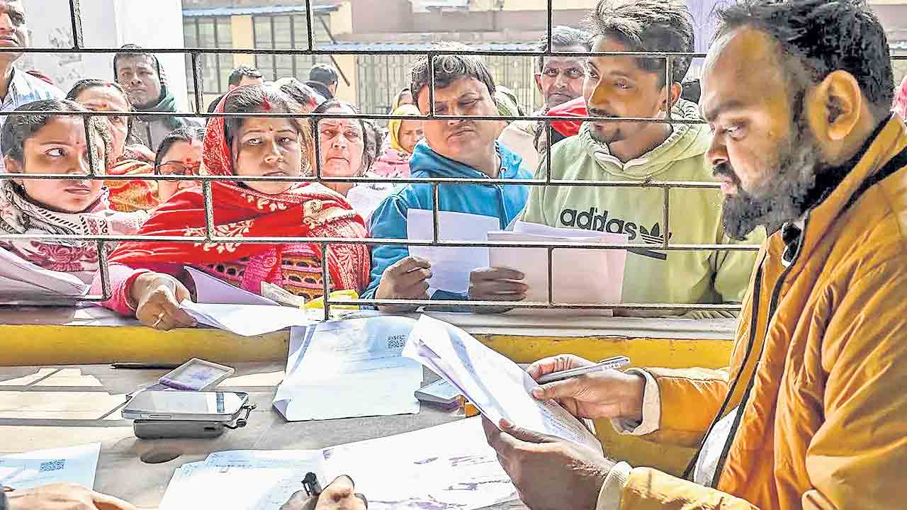 సర్‌ చుట్టూ బెంగాల్‌ రాజకీయం!.. ఓట్ల తొలగింపుతో ఎవరికి లాభం, ఎవరికి నష్టం?