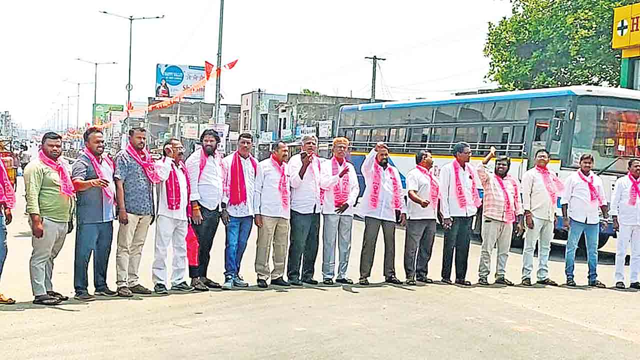 గజ్వేల్‌ ఘటనపై భగ్గుమన్న బీఆర్‌ఎస్‌ శ్రేణులు