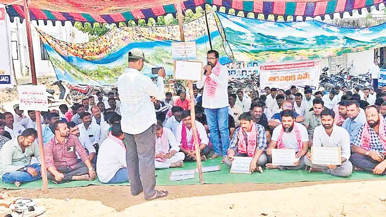 విద్యుత్‌ కార్మికులను పర్మినెంట్‌ చేయాలి
