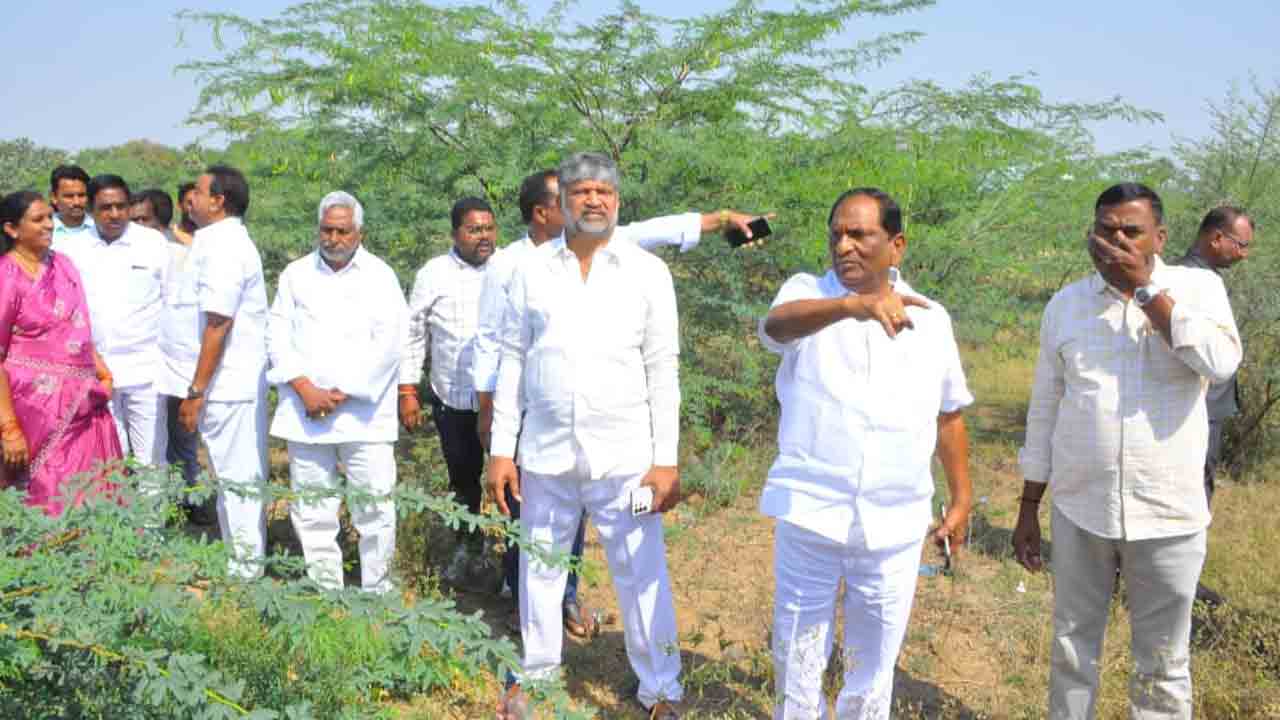 BRS Party | జగిత్యాల సభతో ప్రభుత్వానికి కనువిప్పు కలిగిస్తాం.. మోతెలో కేసీఆర్ సభాస్థలిని పరిశీలించిన బీఆర్‌ఎస్‌ నేతలు