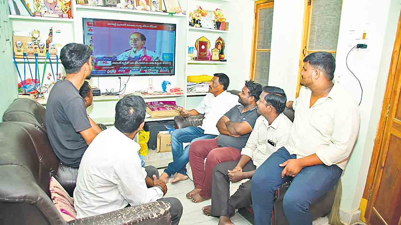 కేసీఆర్‌ ప్రసంగంపై ఆసక్తి.. రేవంత్‌ ప్రసంగంపై అంతగా ఆసక్తి చూపించని జనం