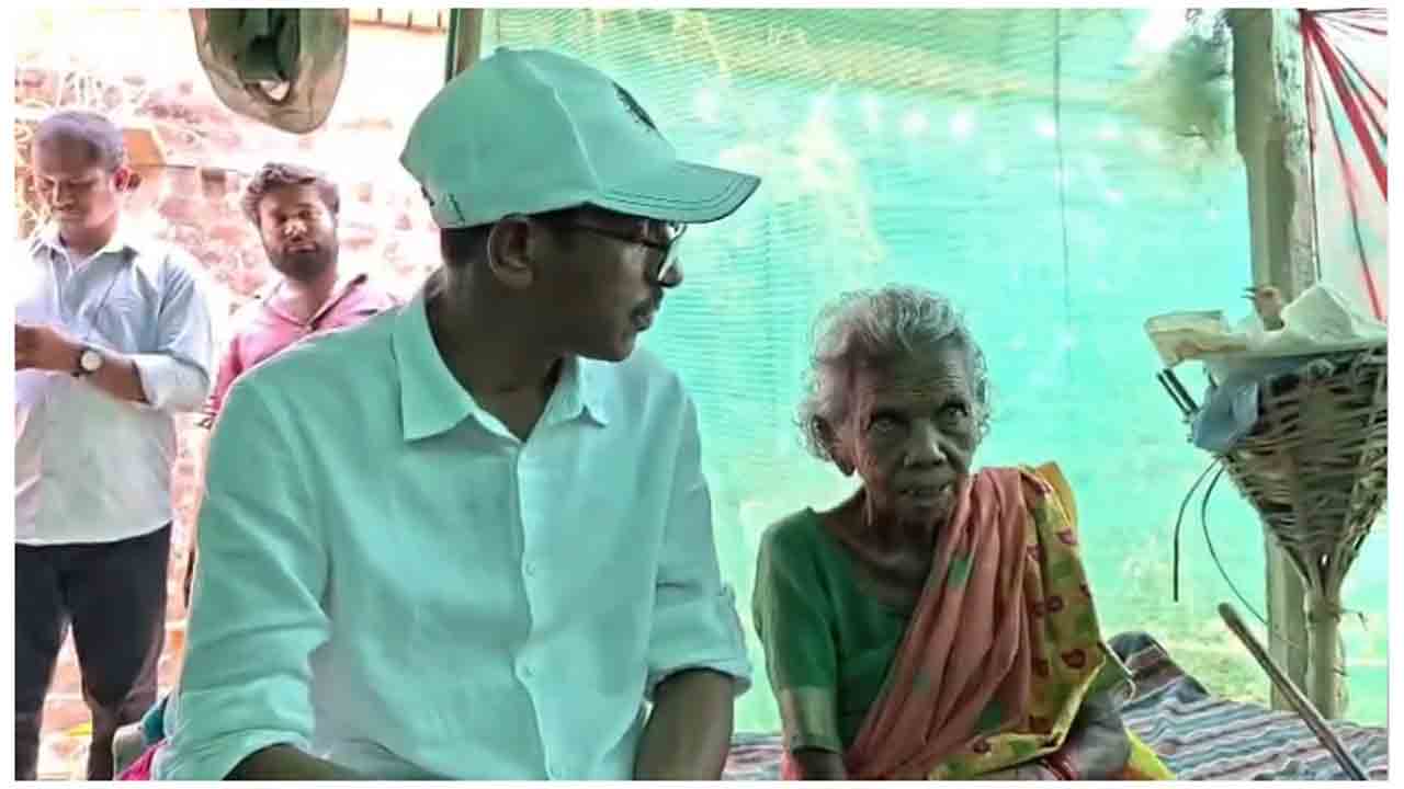 Bade Chokka Rao | 30 ఏండ్ల తర్వాత తల్లిని కలిసిన బడే చొక్కారావు.. వీడియో