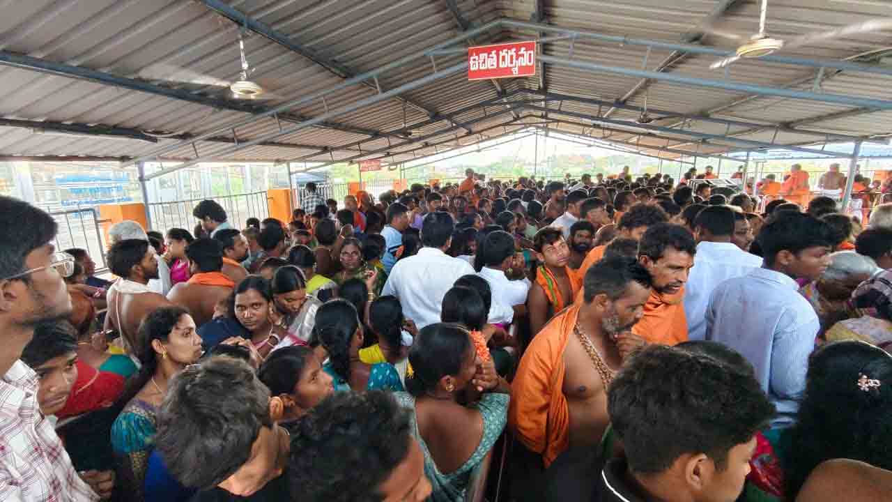 కిటకిటలాడిన భద్రాద్రి రామాలయం