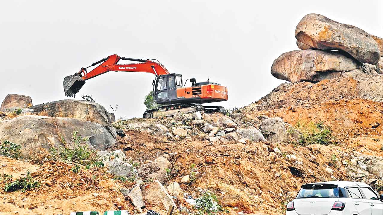 CM Revanth | హెరిటేజ్‌ గుట్టత్లో కట్టల వేట..6 వేల కోట్ల కోసం నడి సిటీలో రేవంత్‌ సర్కార్‌ విధ్వంసం