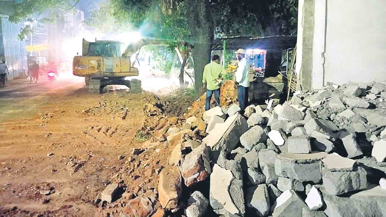 సీఎం ఇలాకాలో బుల్డోజర్ల మోత.. ఏడాది కిందటే నిర్మాణాలు,ఆపై కూల్చి వేతలు
