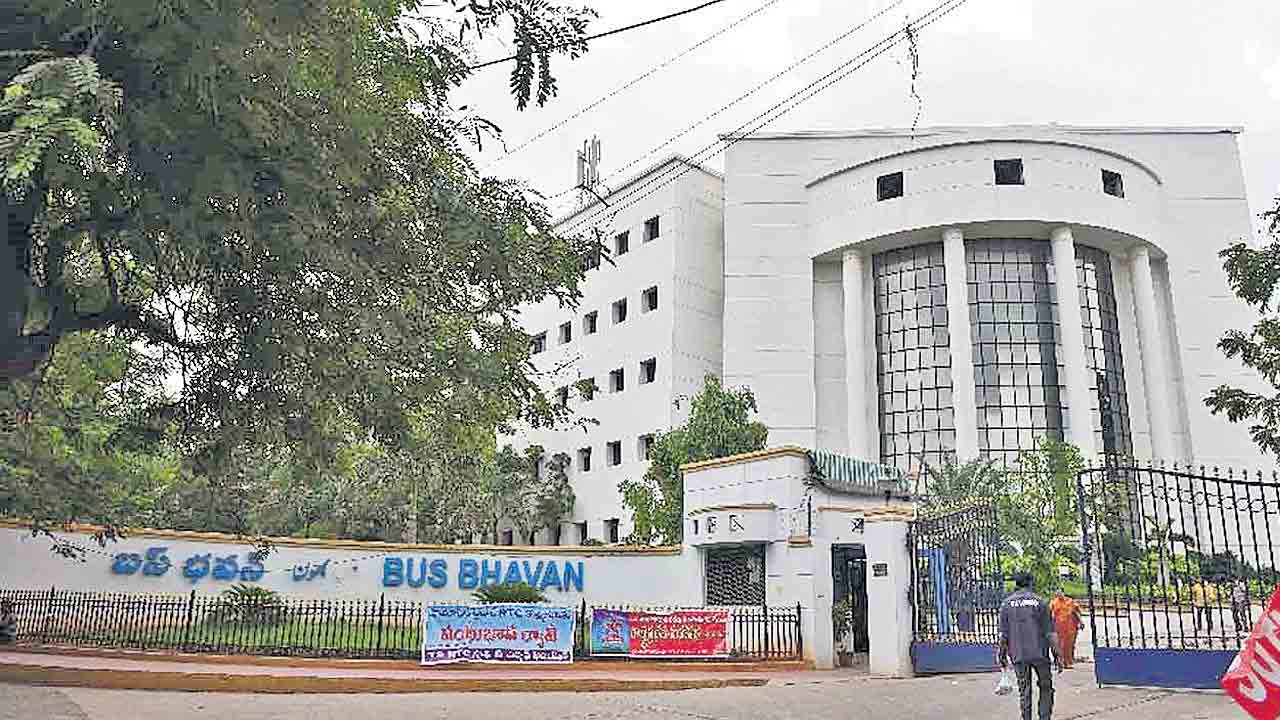 కేసీఆర్‌ వేసిందే కమిటీ!.. ఆర్టీసీ విలీనంపై కొత్త కమిటీ వేయని కాంగ్రెస్‌ సర్కార్‌