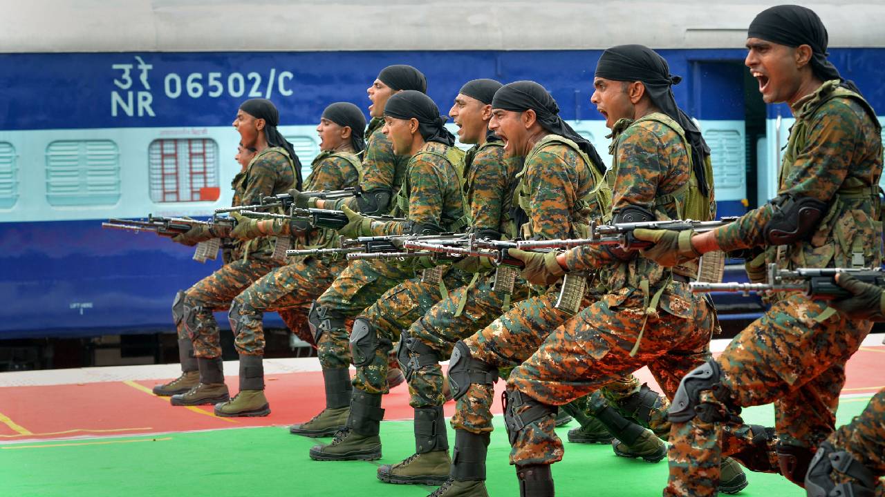 CORAS | జమ్మూ–శ్రీనగర్ వందేభారత్ రైలుకు ‘కోరాస్’ రక్షణ.. ఏంటీ కోరాస్ స్పెషాలిటీ